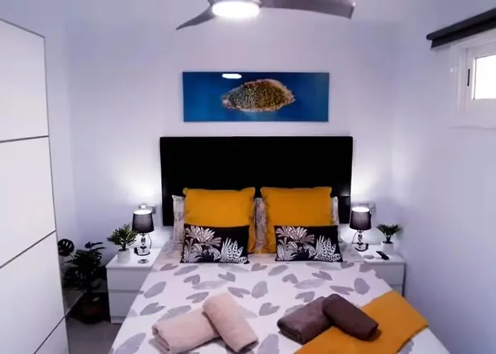 Sunny Pool Patio - 2 Bedrooms 2 Baths アデヘ