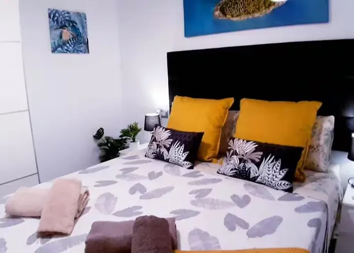 Sunny Pool Patio - 2 Bedrooms 2 Baths アデヘ