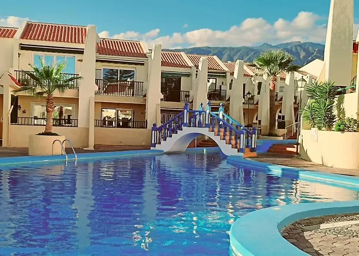 Sunny Pool Patio - 2 Bedrooms 2 Baths * アデヘ