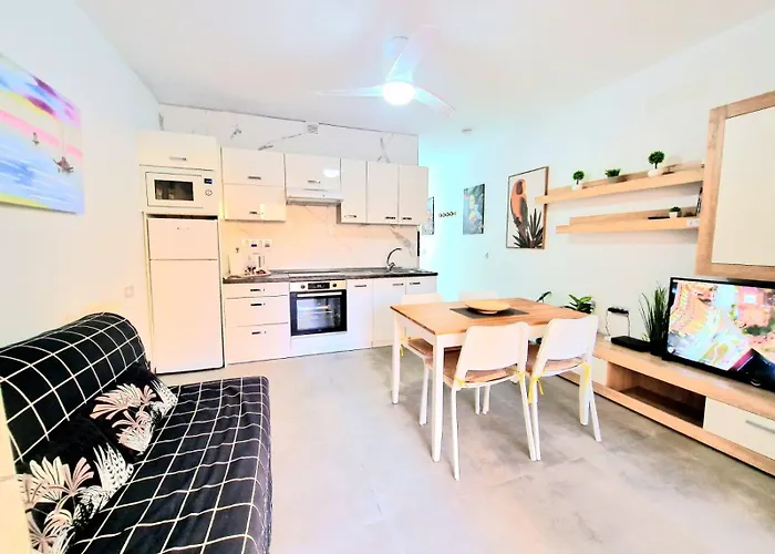 アパート Sunny Pool Patio - 2 Bedrooms 2 Baths アデヘ