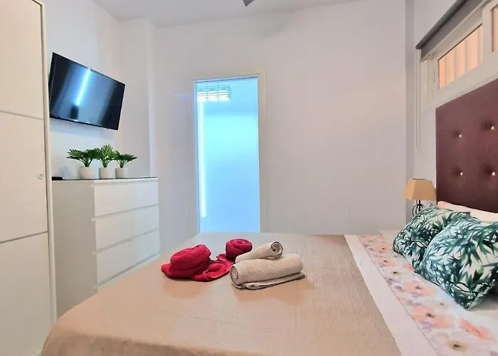 Sunny Pool Patio - 2 Bedrooms 2 Baths アパート *