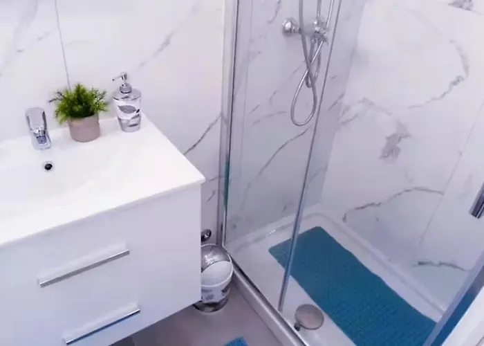 Sunny Pool Patio - 2 Bedrooms 2 Baths