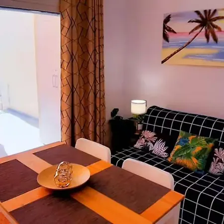 Sunny Pool Patio - 2 Bedrooms 2 Baths 아파트 *