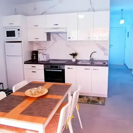 Sunny Pool Patio - 2 Bedrooms 2 Baths *