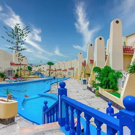 Sunny Pool Patio - 2 Bedrooms 2 Baths 아파트 아데제