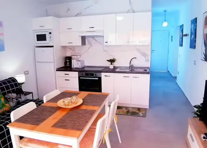 Sunny Pool Patio - 2 Bedrooms 2 Baths *