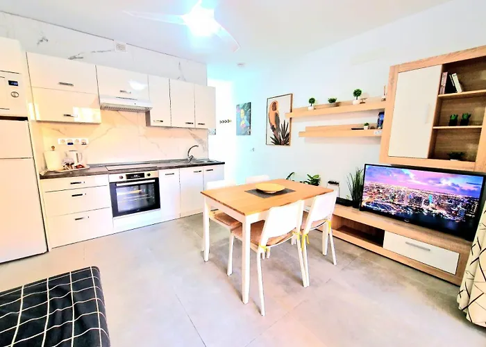 Sunny Pool Patio - 2 Bedrooms 2 Baths 公寓 阿德耶