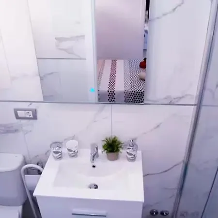 Sunny Pool Patio - 2 Bedrooms 2 Baths 아파트 *