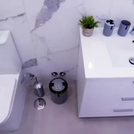 Sunny Pool Patio - 2 Bedrooms 2 Baths 아파트