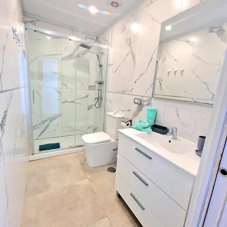 Sunny Pool Patio - 2 Bedrooms 2 Baths 아데제