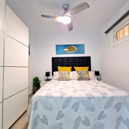 Sunny Pool Patio - 2 Bedrooms 2 Baths 아파트 아데제